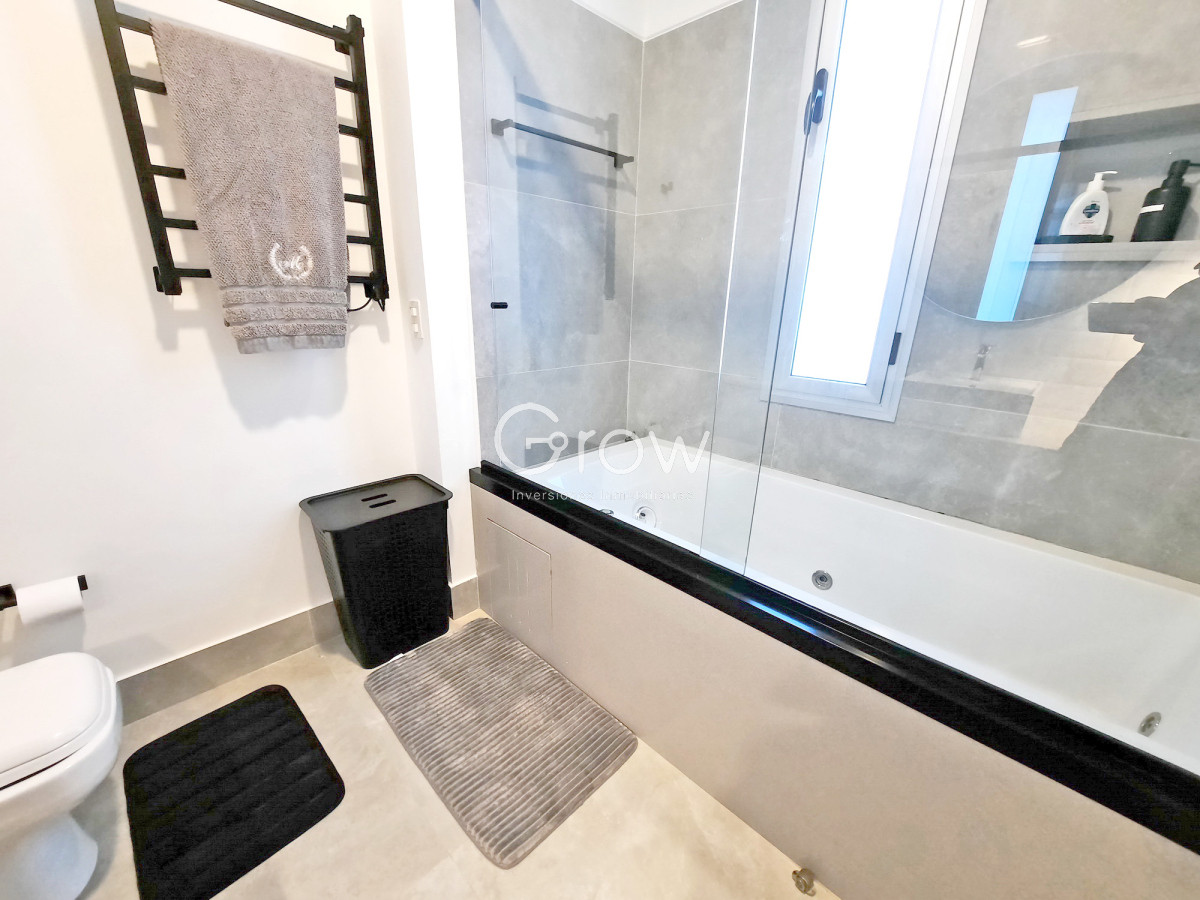 Casa ID.2859 - Barrio Privado. 357 m2 construidos, 4 suites. Piscina climatizada.
