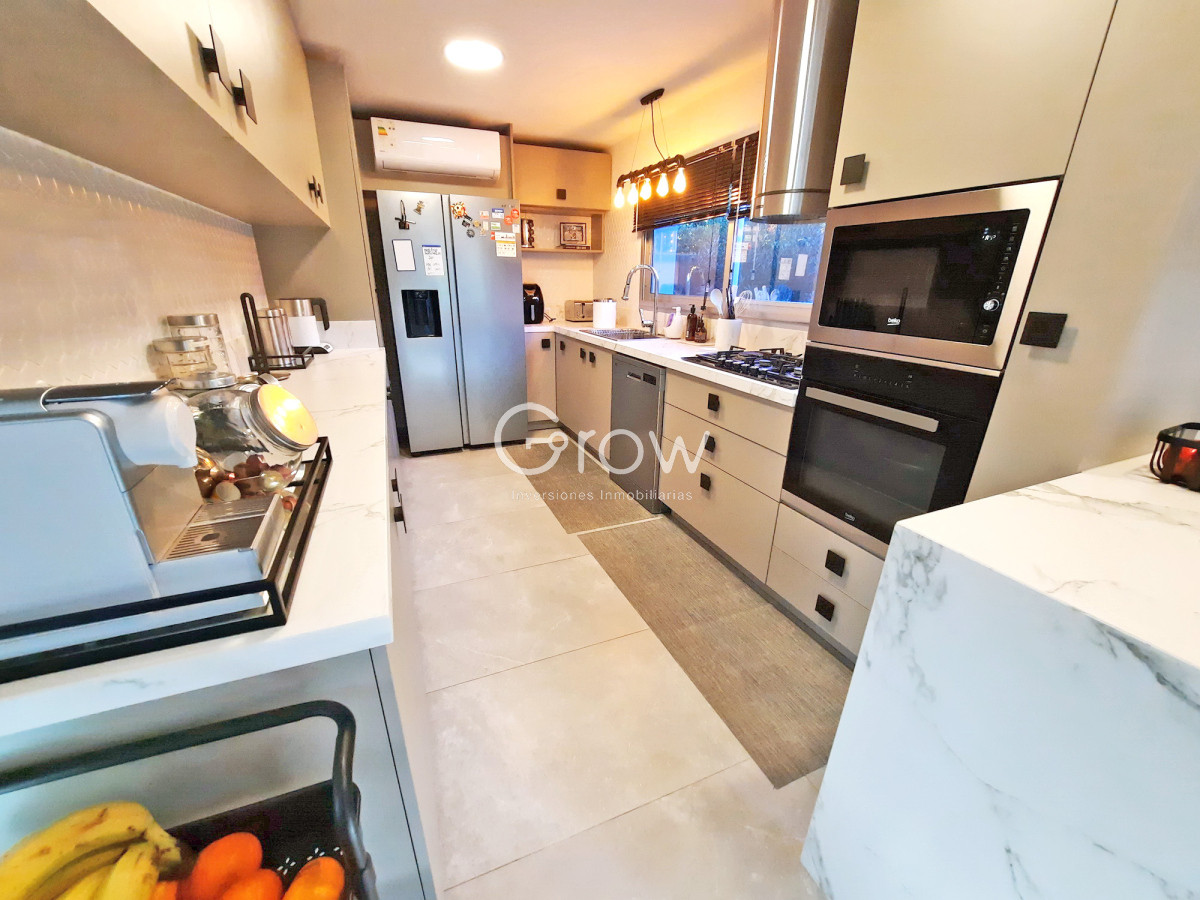Casa ID.2859 - Barrio Privado. 357 m2 construidos, 4 suites. Piscina climatizada.