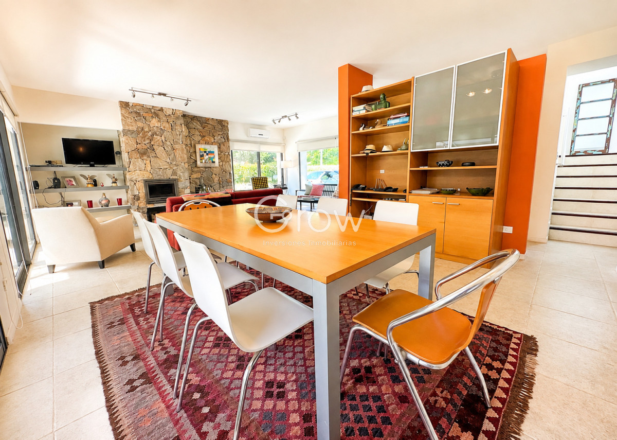 Casa ID.2578 - Exclusivo barrio privado, 3 suites + servicio completo, pileta. Losa radiante
