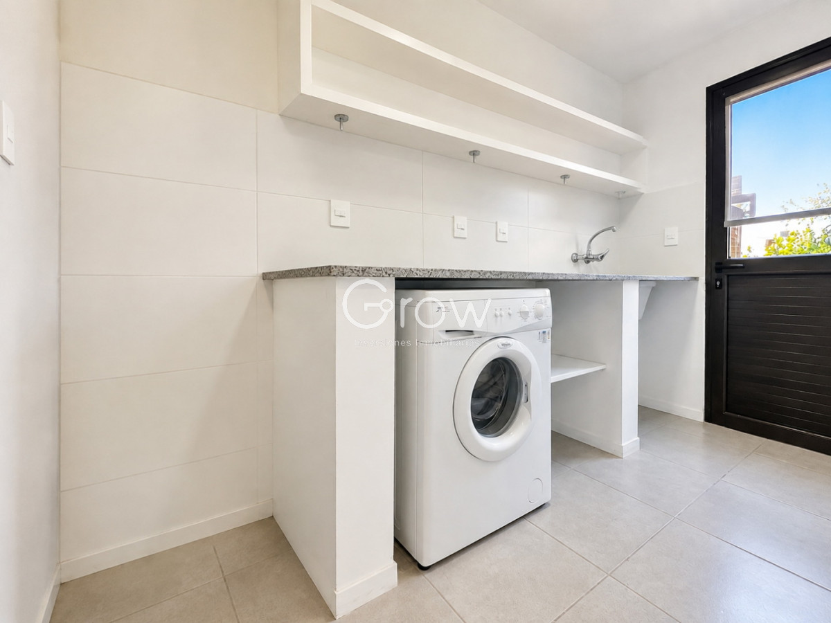 Casa ID.2578 - Exclusivo barrio privado, 3 suites + servicio completo, pileta. Losa radiante
