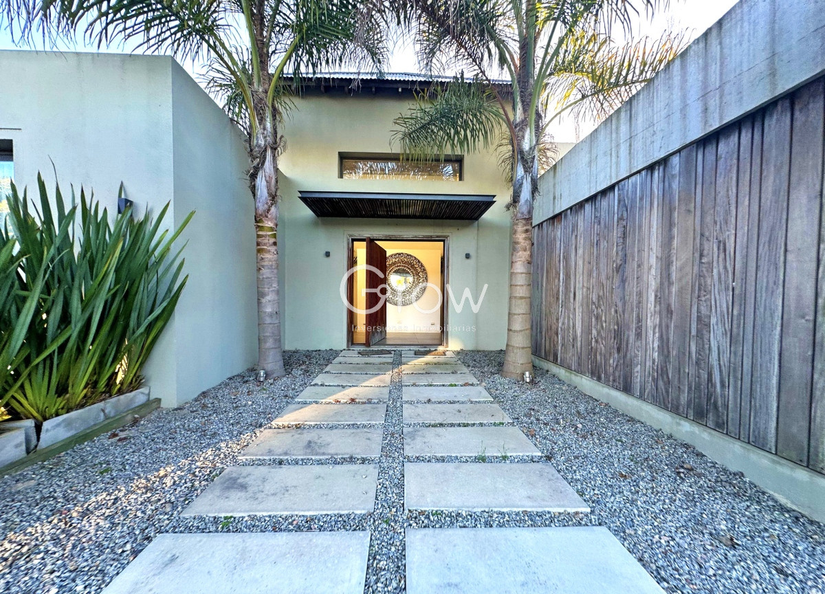 Casa ID.2888 - Barrio privado. 3 suites, piscina climatizada. Losa radiante. 