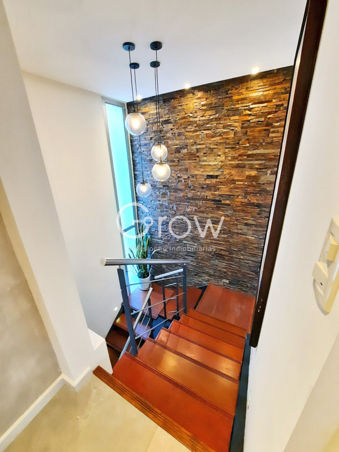 Casa ID.2859 - Barrio Privado. 357 m2 construidos, 4 suites. Piscina climatizada.