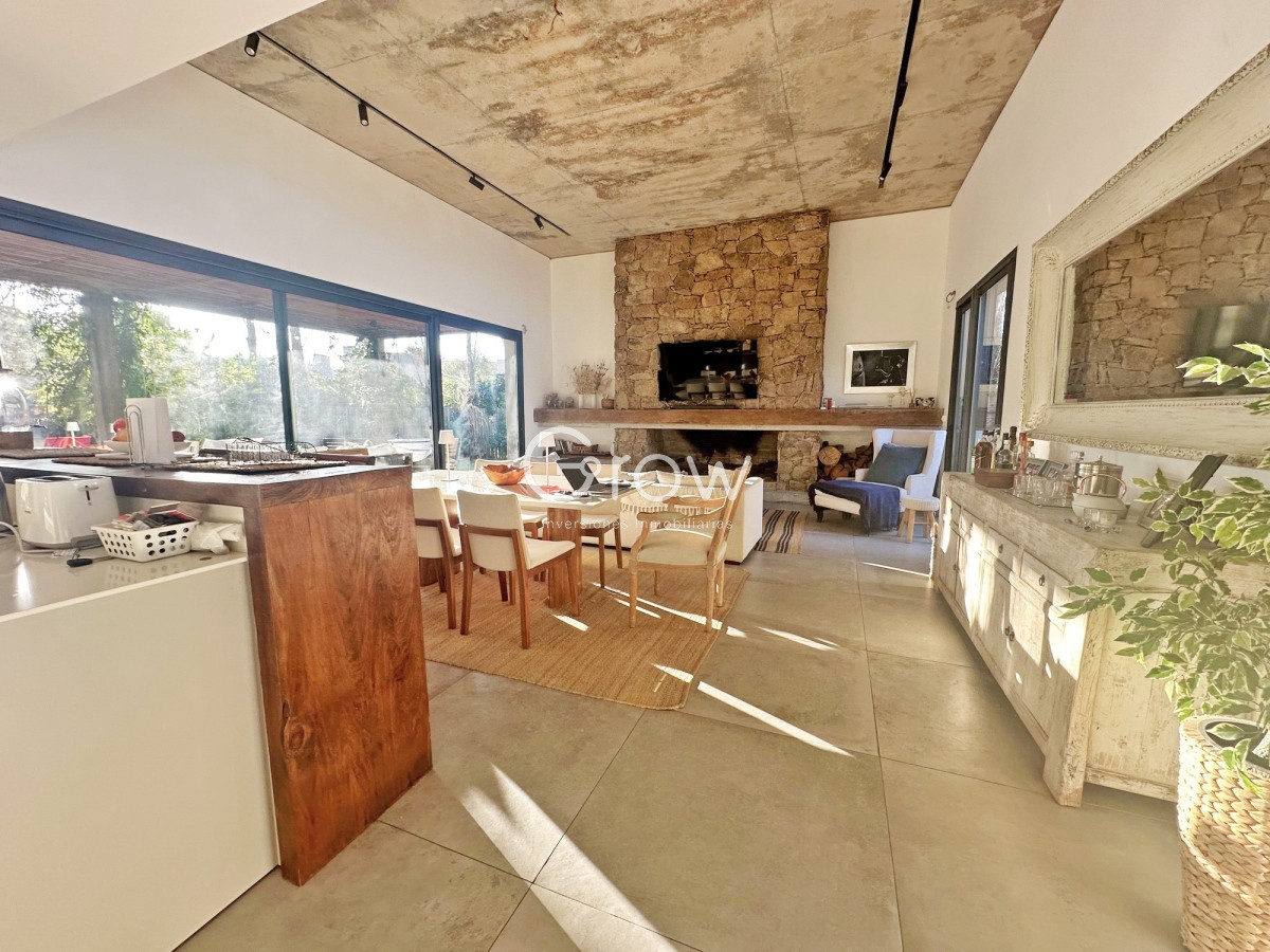 Casa ID.2888 - Barrio privado. 3 suites, piscina climatizada. Losa radiante. 