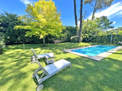 Exclusivo barrio privado, 3 suites + servicio completo, pileta. Losa radiante