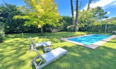 Exclusivo barrio privado, 3 suites + servicio completo, pileta. Losa radiante