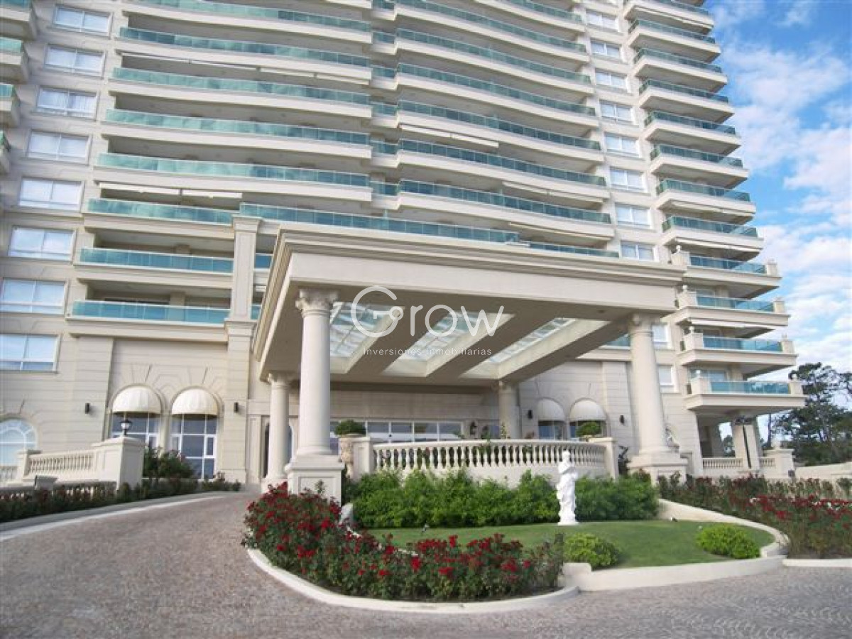 Apartamento ID.2585 - Le Jardin, esquinero piso alto, garaje doble.