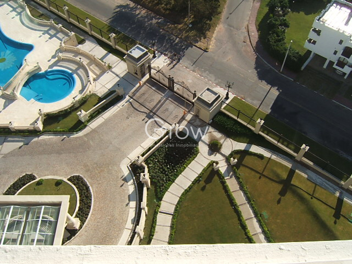 Apartamento ID.2585 - Le Jardin, esquinero piso alto, garaje doble.