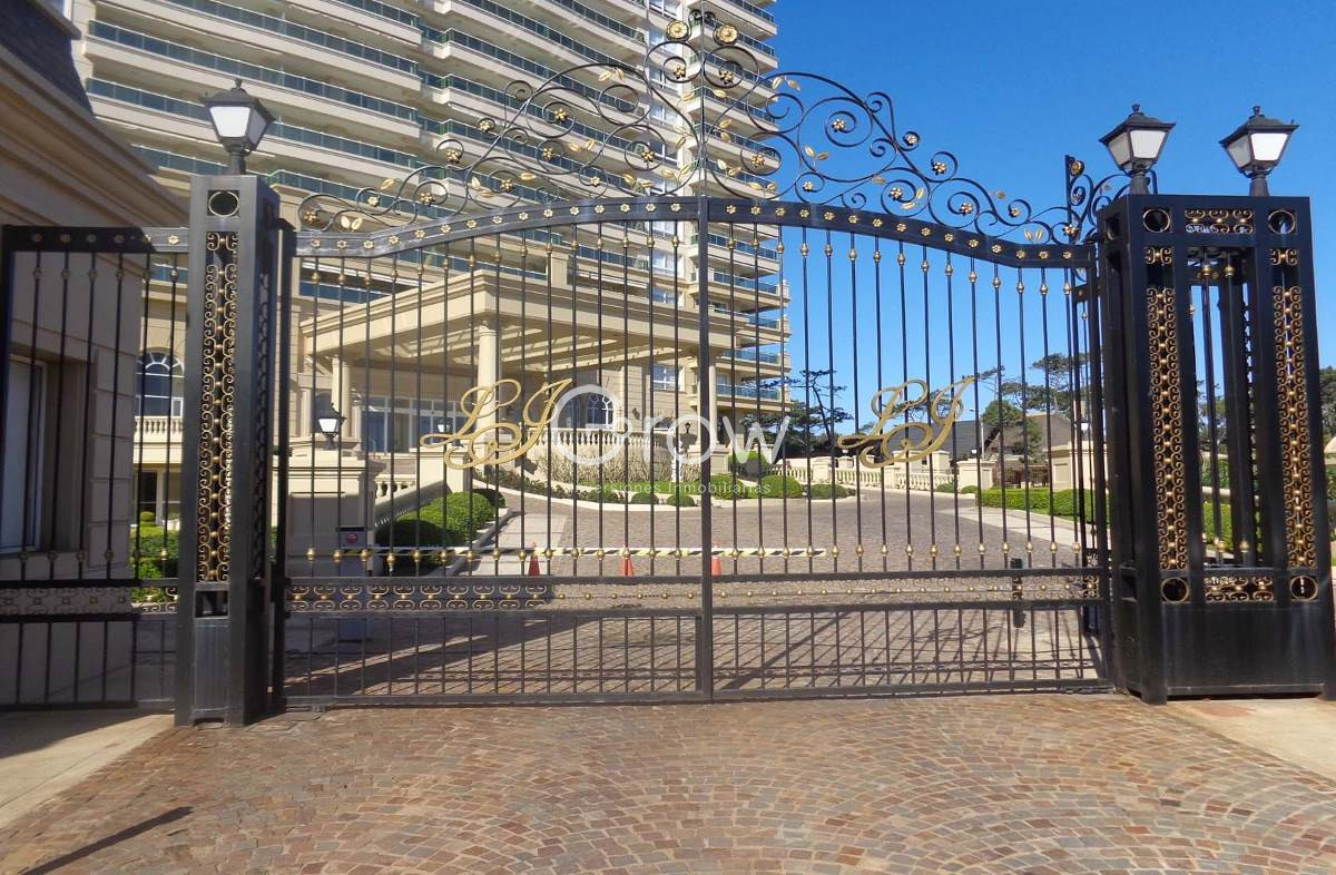 Apartamento ID.2585 - Le Jardin, esquinero piso alto, garaje doble.