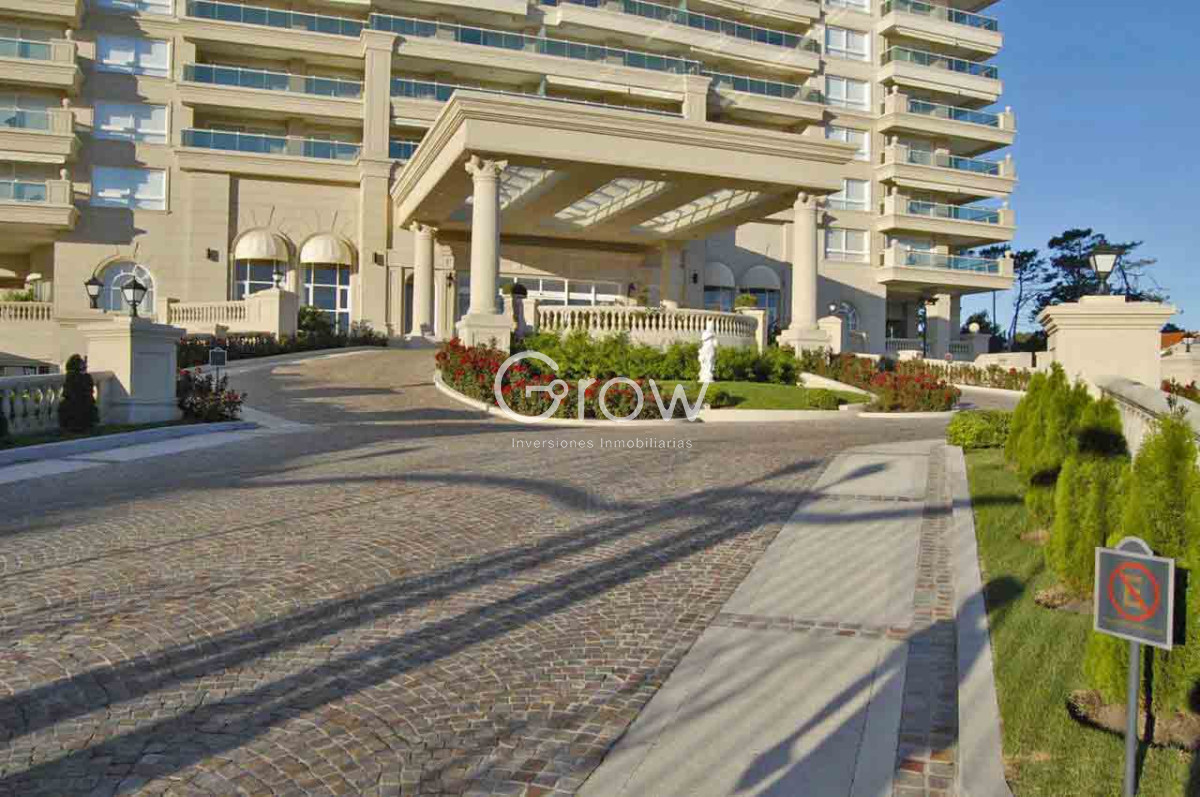 Apartamento ID.2585 - Le Jardin, esquinero piso alto, garaje doble.