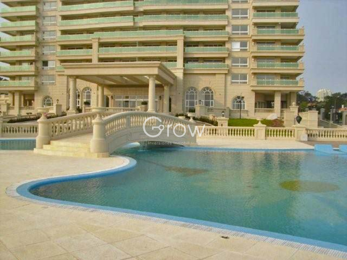 Apartamento ID.2585 - Le Jardin, esquinero piso alto, garaje doble.