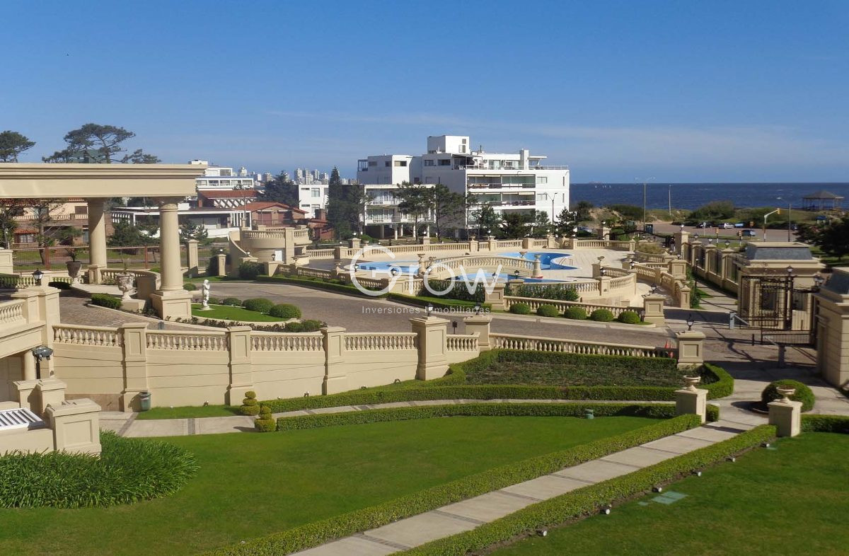 Apartamento ID.2585 - Le Jardin, esquinero piso alto, garaje doble.