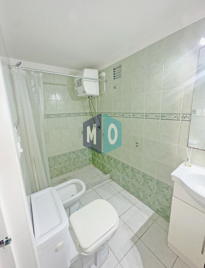 Apartamento ID.1014 - Punta Carretas, sobre Av Sarmiento, al frente. Gran terraza.