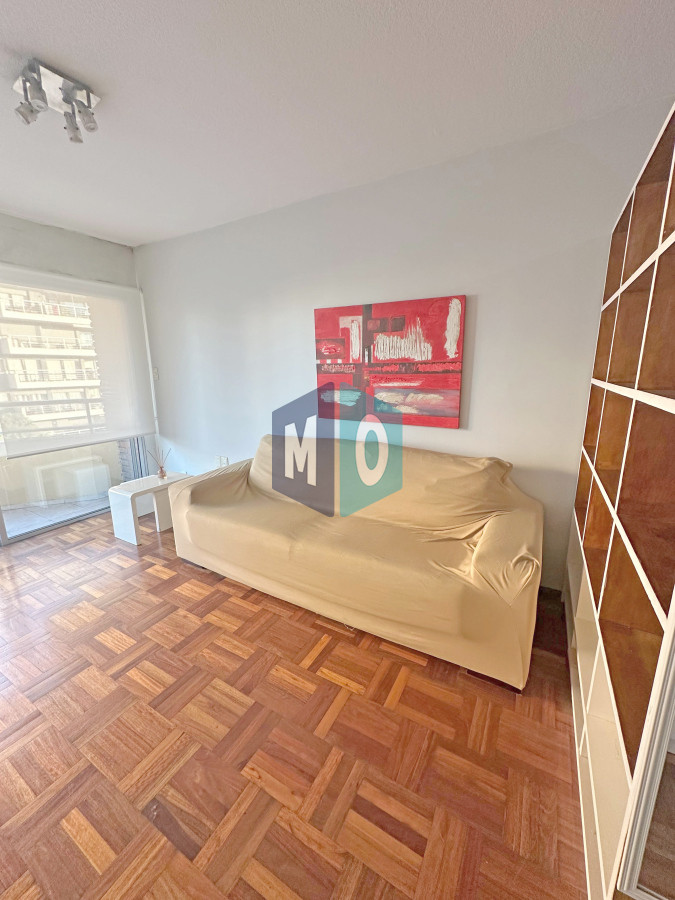 Apartamento ID.1014 - Punta Carretas, sobre Av Sarmiento, al frente. Gran terraza.