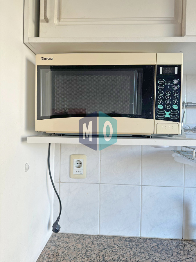 Apartamento ID.1014 - Punta Carretas, sobre Av Sarmiento, al frente. Gran terraza.