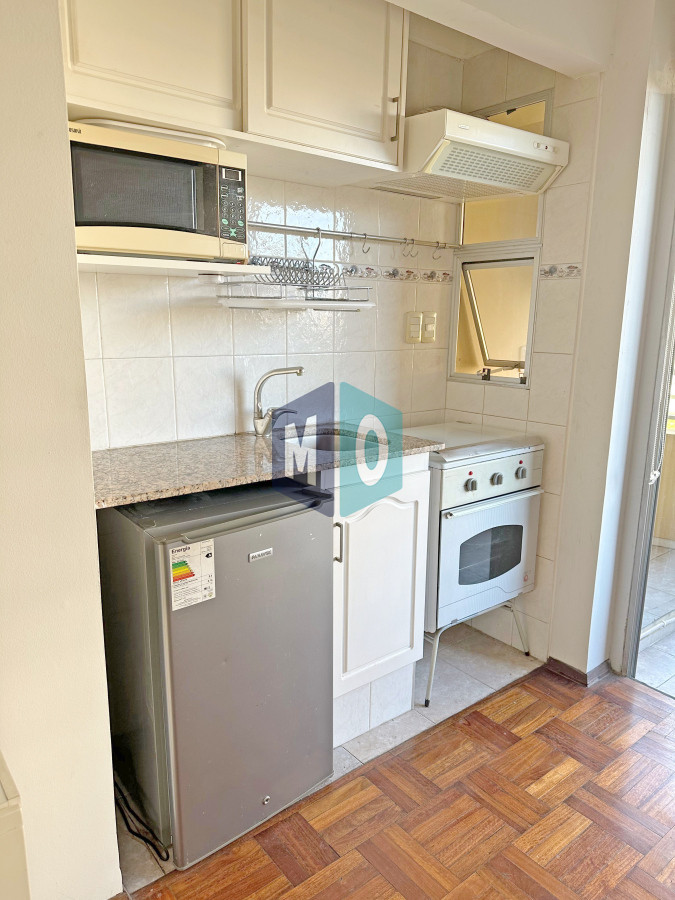 Apartamento ID.1014 - Punta Carretas, sobre Av Sarmiento, al frente. Gran terraza.