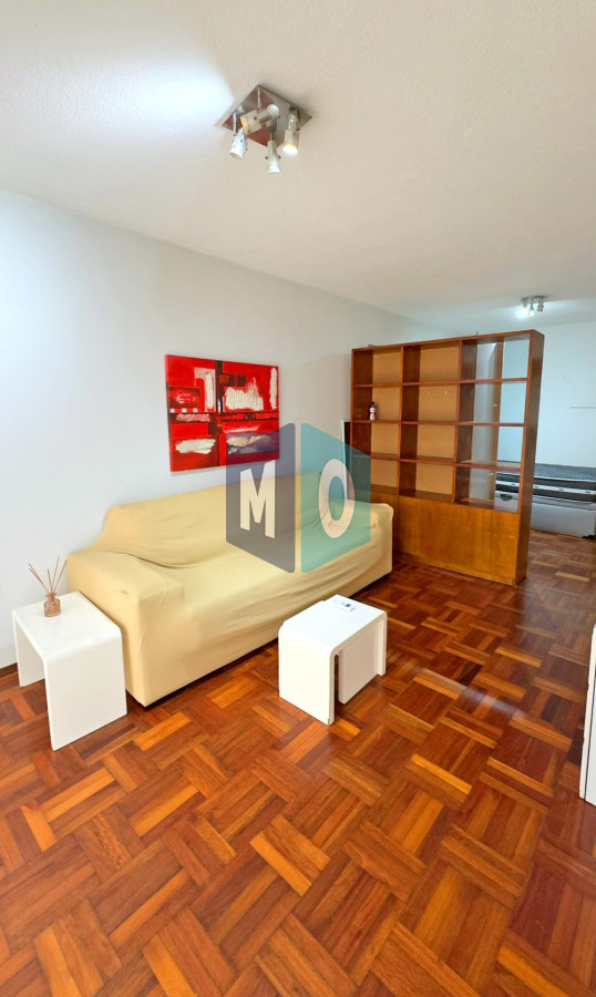 Apartamento ID.1014 - Punta Carretas, sobre Av Sarmiento, al frente. Gran terraza.