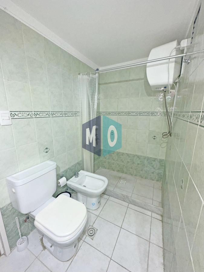 Apartamento ID.1014 - Punta Carretas, sobre Av Sarmiento, al frente. Gran terraza.