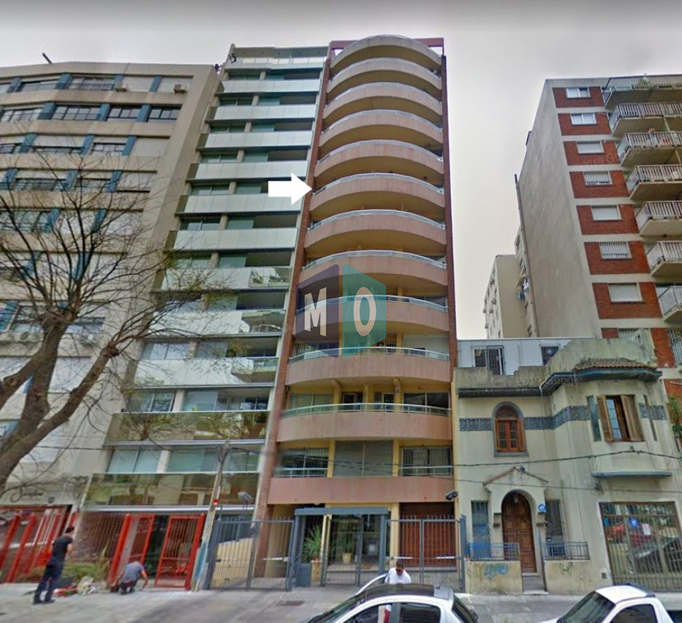 Apartamento ID.1014 - Punta Carretas, sobre Av Sarmiento, al frente. Gran terraza.