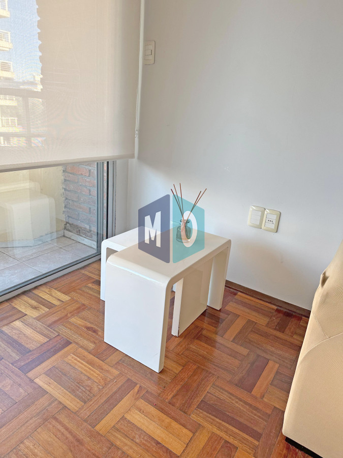Apartamento ID.1014 - Punta Carretas, sobre Av Sarmiento, al frente. Gran terraza.