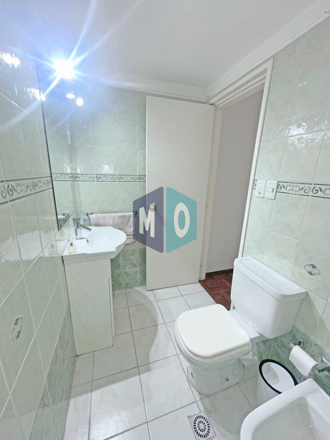 Apartamento ID.1014 - Punta Carretas, sobre Av Sarmiento, al frente. Gran terraza.