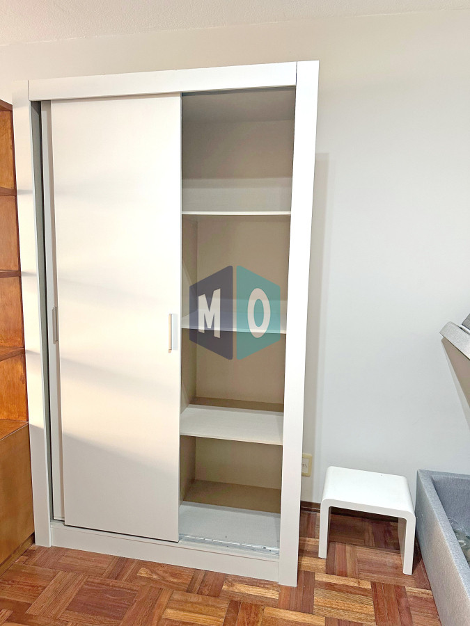 Apartamento ID.1014 - Punta Carretas, sobre Av Sarmiento, al frente. Gran terraza.