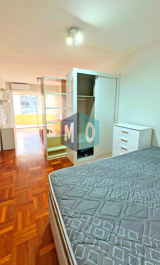 Apartamento ID.1014 - Punta Carretas, sobre Av Sarmiento, al frente. Gran terraza.