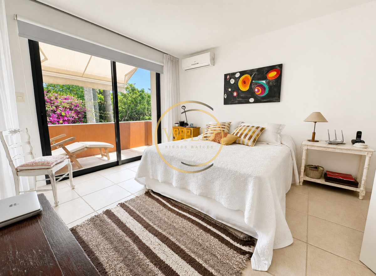 Casa ID.2546 - Exclusivo barrio privado, 3 suites + servicio completo, pileta. Losa radiante