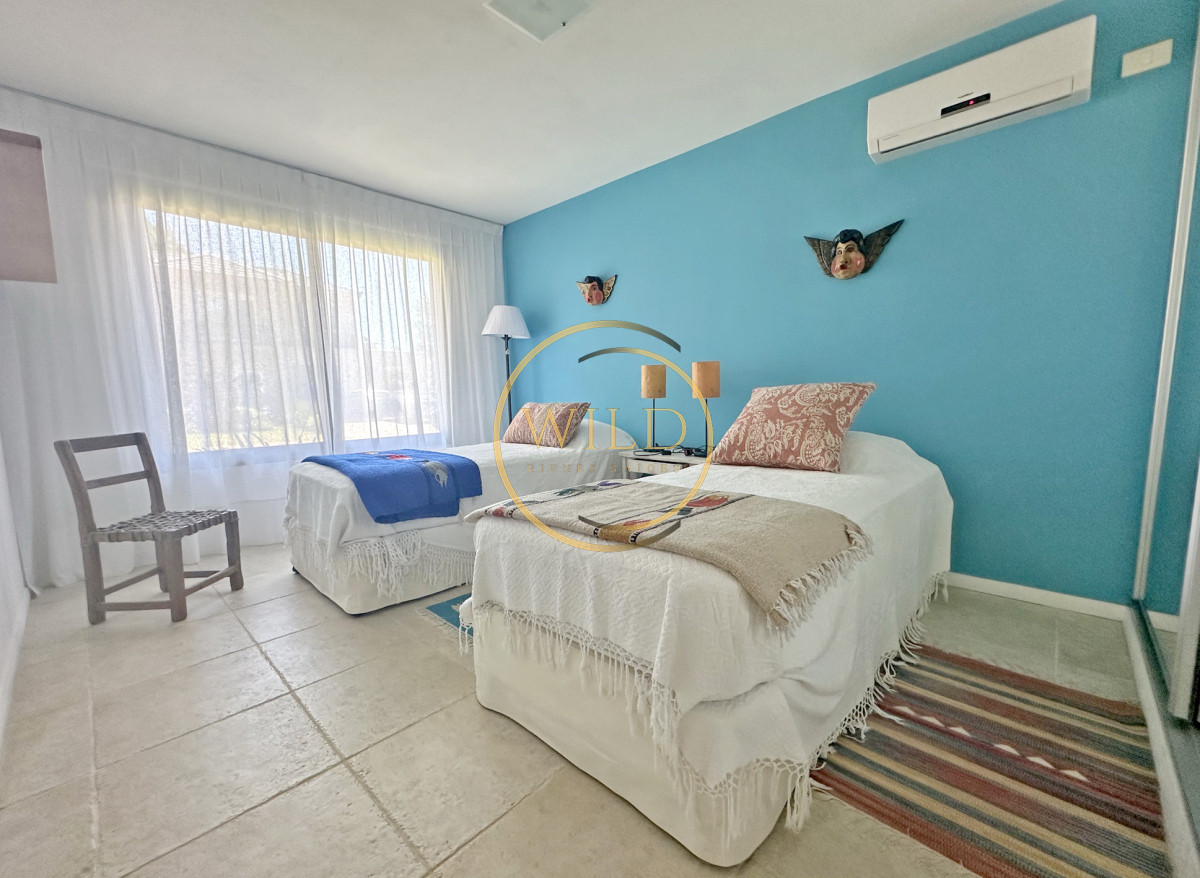 Casa ID.2546 - Exclusivo barrio privado, 3 suites + servicio completo, pileta. Losa radiante