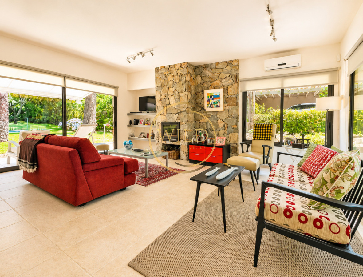 Casa ID.2546 - Exclusivo barrio privado, 3 suites + servicio completo, pileta. Losa radiante