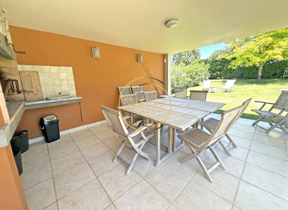 Casa ID.2546 - Exclusivo barrio privado, 3 suites + servicio completo, pileta. Losa radiante