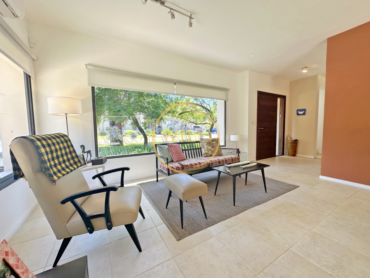 Casa ID.2546 - Exclusivo barrio privado, 3 suites + servicio completo, pileta. Losa radiante