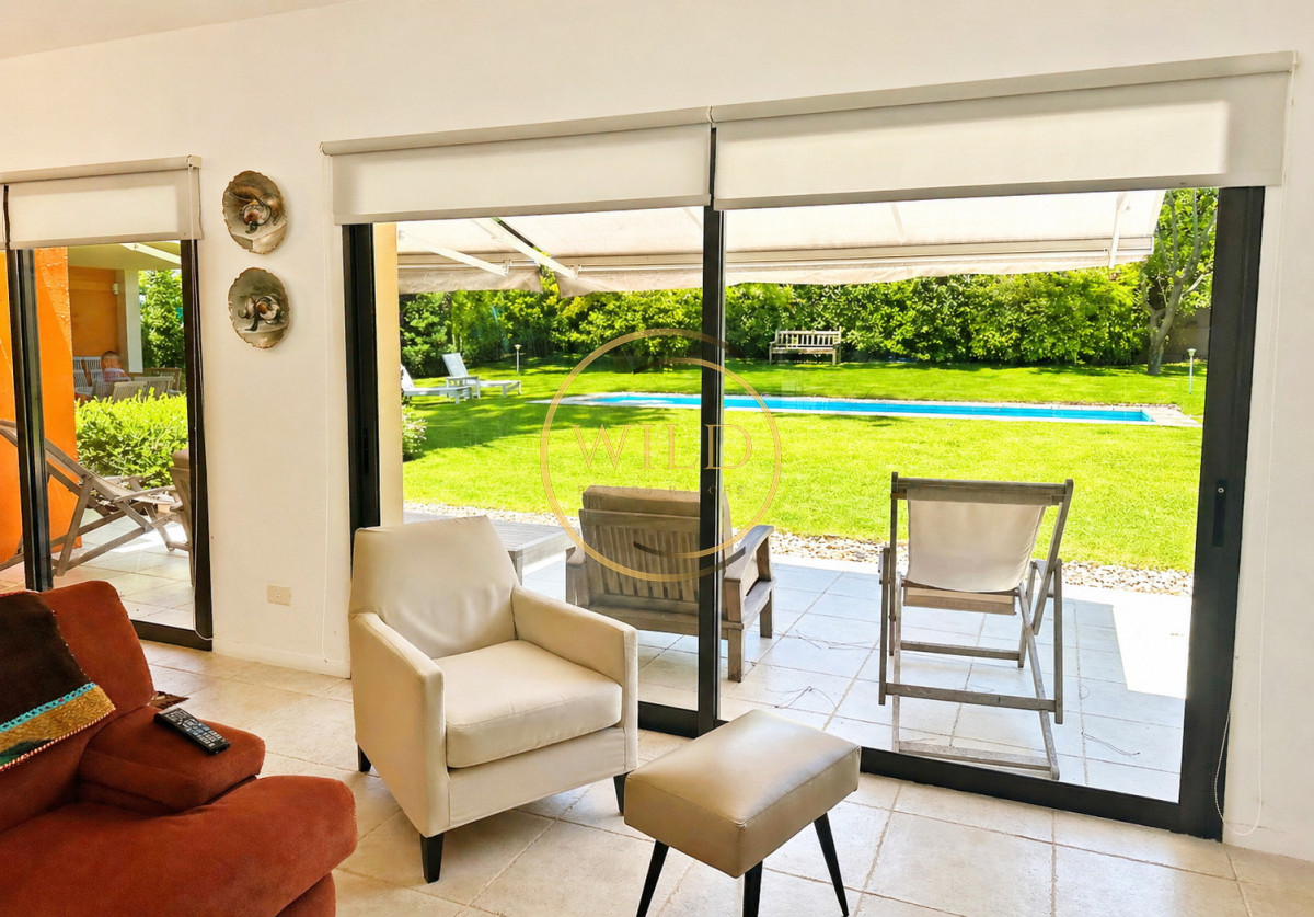 Casa ID.2546 - Exclusivo barrio privado, 3 suites + servicio completo, pileta. Losa radiante