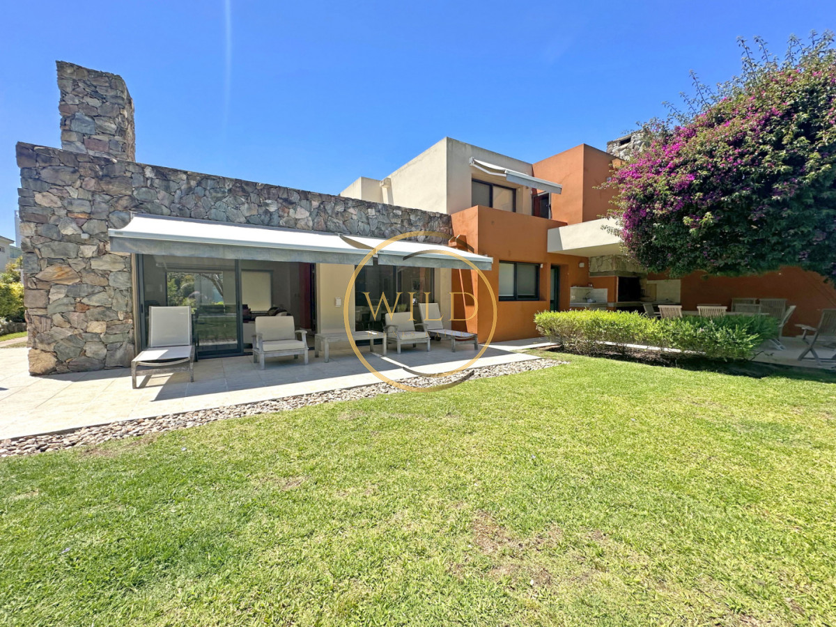 Casa ID.2546 - Exclusivo barrio privado, 3 suites + servicio completo, pileta. Losa radiante