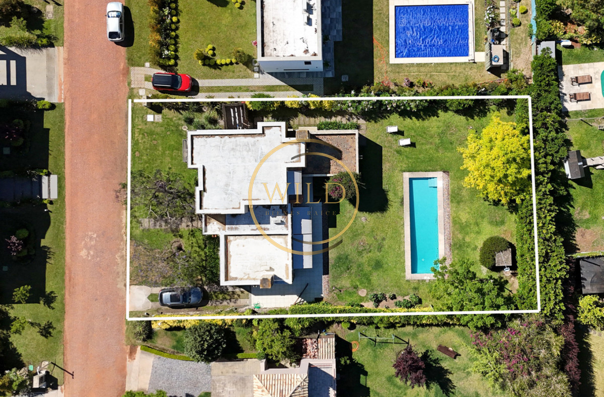 Casa ID.2546 - Exclusivo barrio privado, 3 suites + servicio completo, pileta. Losa radiante