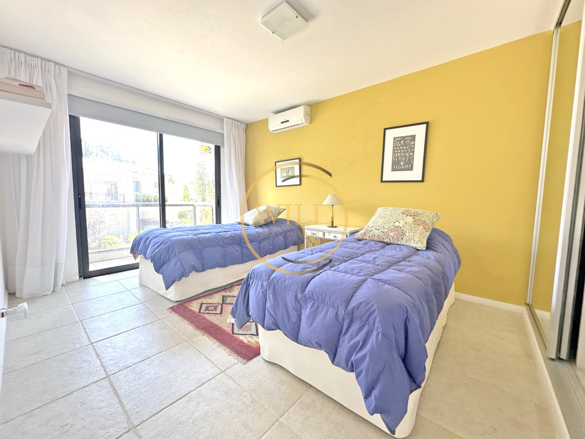 Casa ID.2546 - Exclusivo barrio privado, 3 suites + servicio completo, pileta. Losa radiante