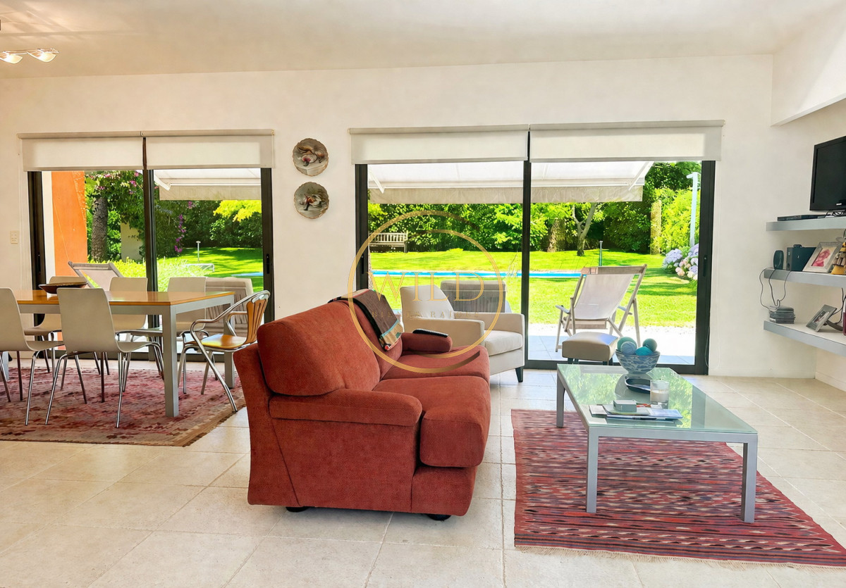 Casa ID.2546 - Exclusivo barrio privado, 3 suites + servicio completo, pileta. Losa radiante