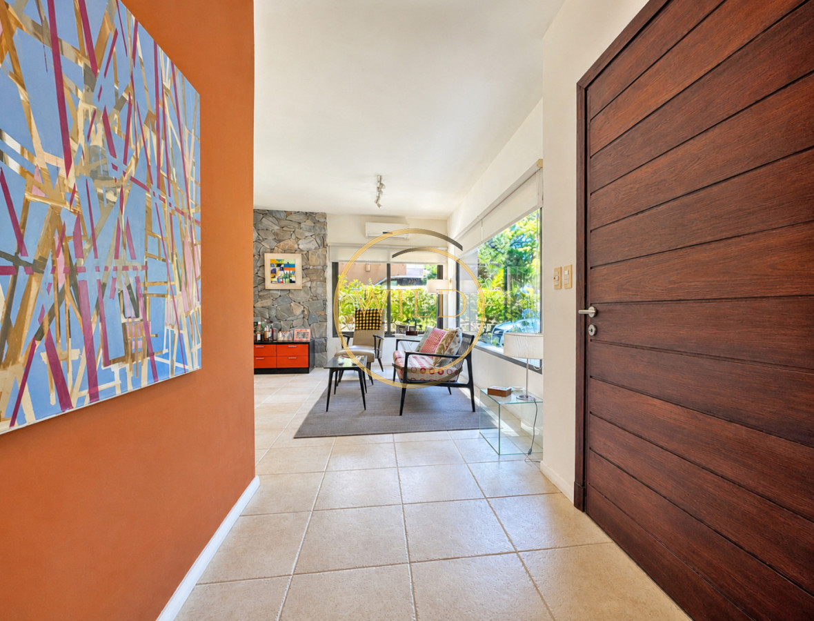 Casa ID.2546 - Exclusivo barrio privado, 3 suites + servicio completo, pileta. Losa radiante