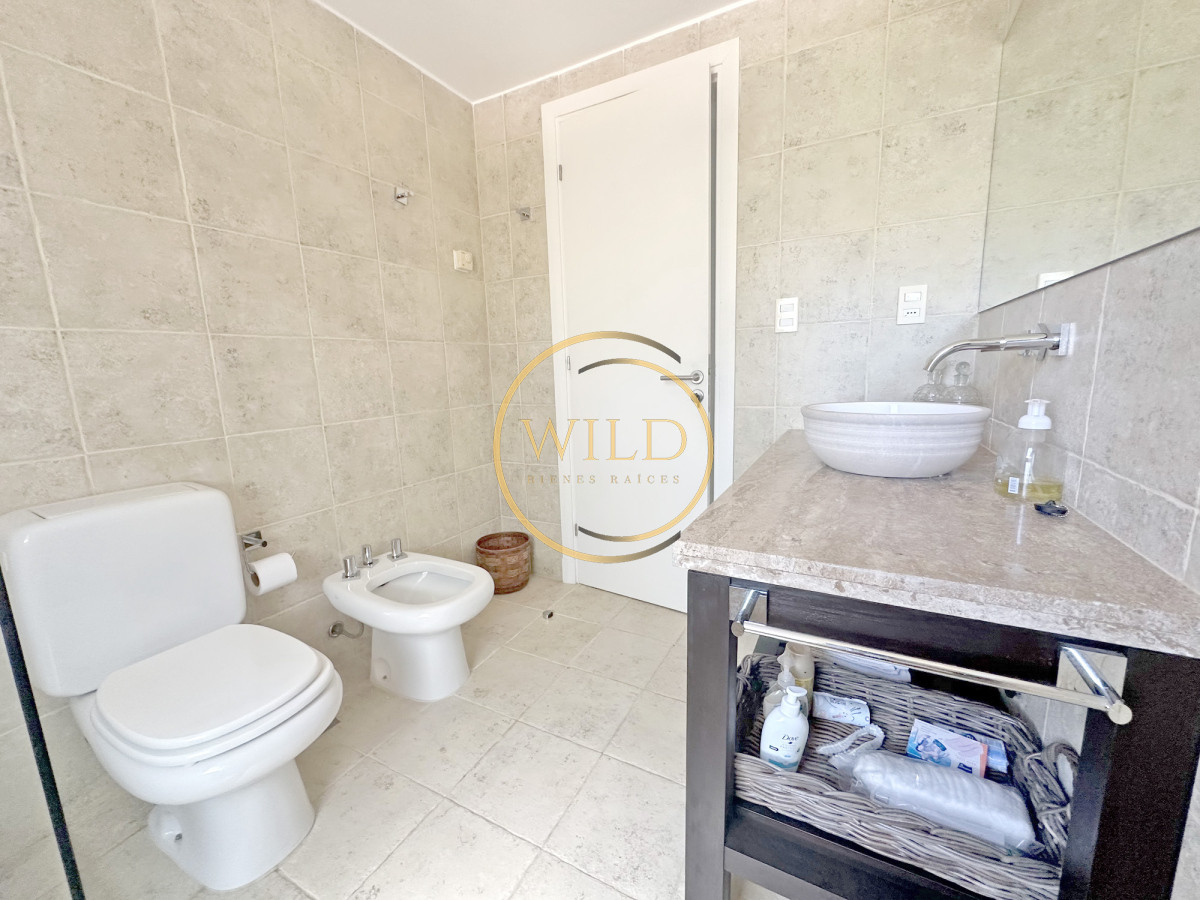 Casa ID.2546 - Exclusivo barrio privado, 3 suites + servicio completo, pileta. Losa radiante