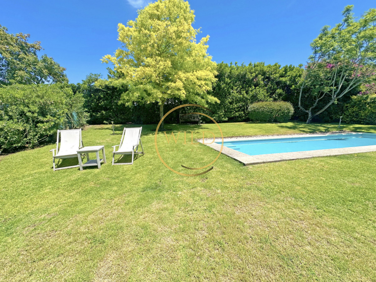 Casa ID.2546 - Exclusivo barrio privado, 3 suites + servicio completo, pileta. Losa radiante