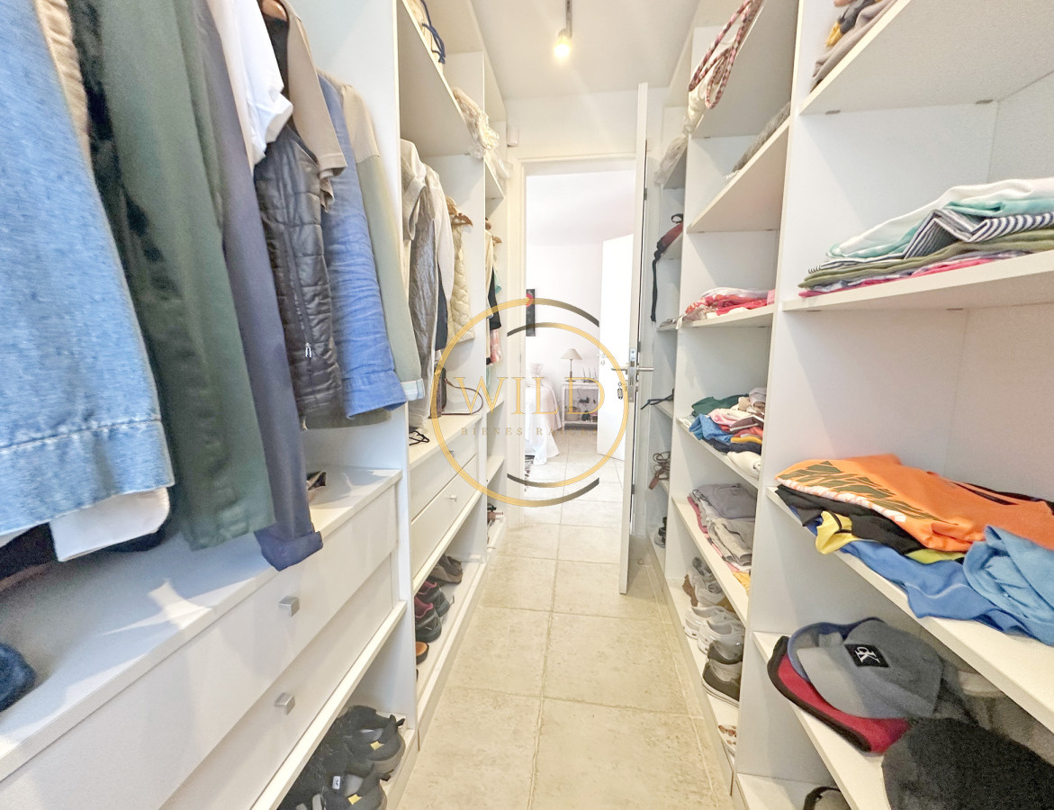 Casa ID.2546 - Exclusivo barrio privado, 3 suites + servicio completo, pileta. Losa radiante