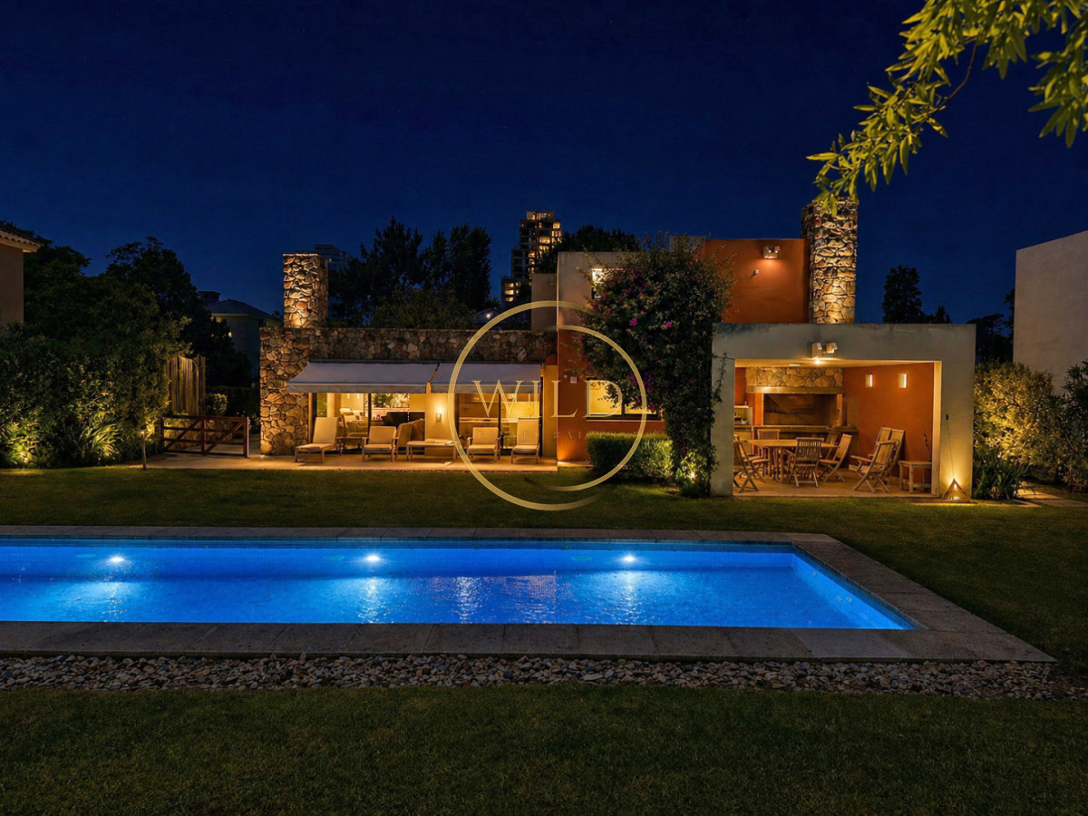 Casa ID.2546 - Exclusivo barrio privado, 3 suites + servicio completo, pileta. Losa radiante