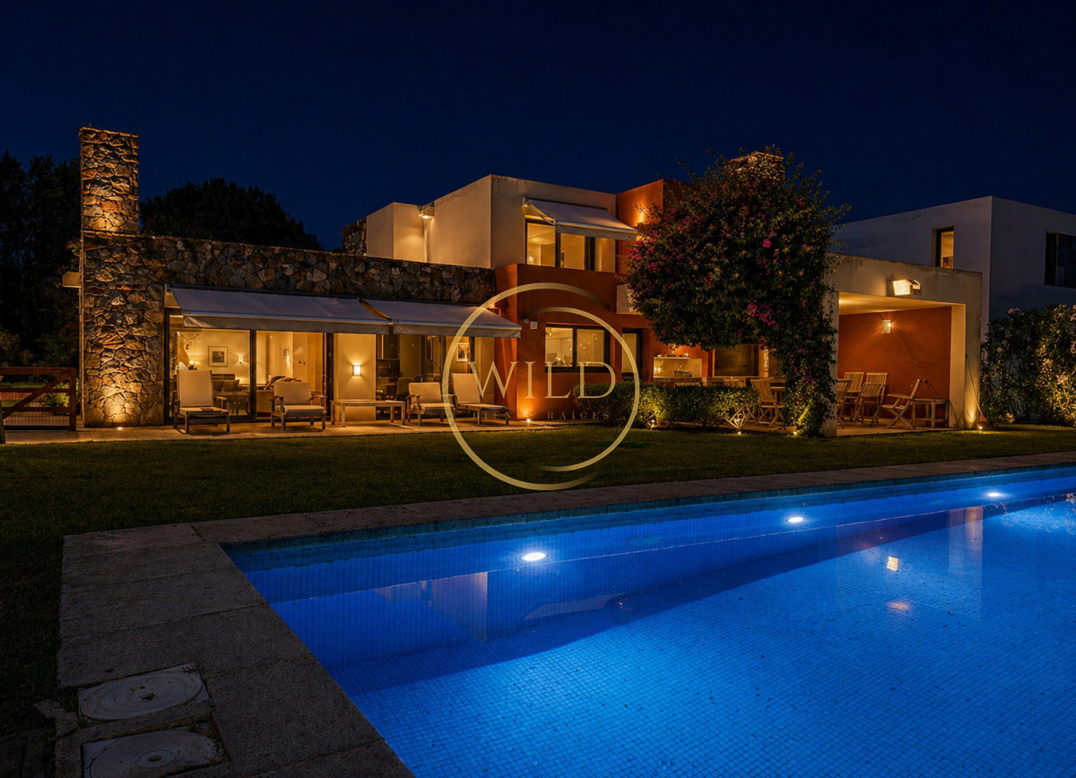 Casa ID.2546 - Exclusivo barrio privado, 3 suites + servicio completo, pileta. Losa radiante