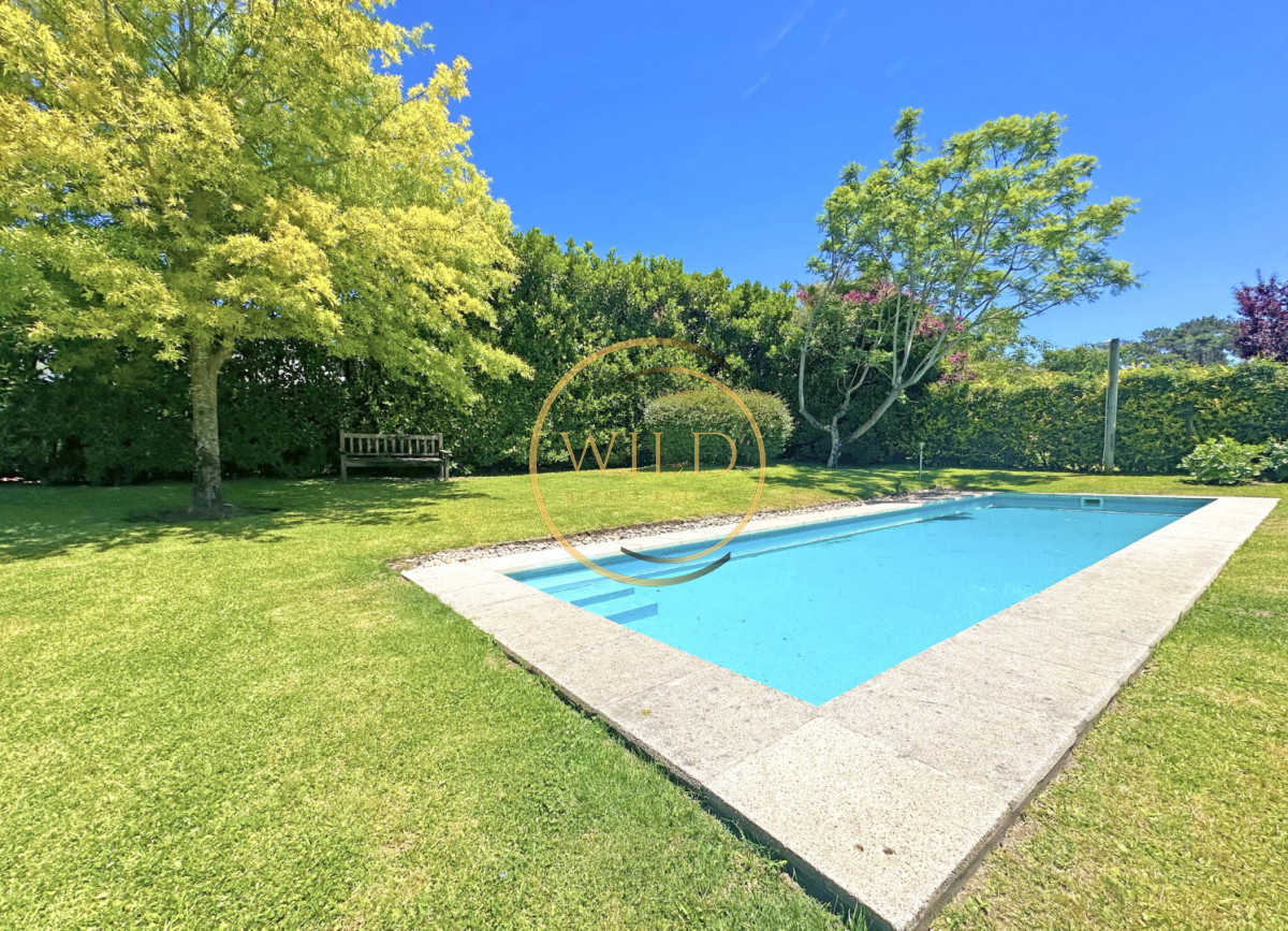 Casa ID.2546 - Exclusivo barrio privado, 3 suites + servicio completo, pileta. Losa radiante