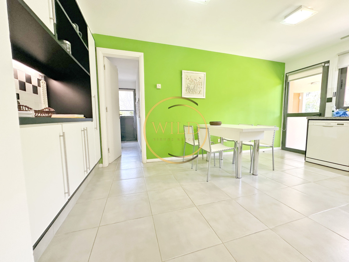 Casa ID.2546 - Exclusivo barrio privado, 3 suites + servicio completo, pileta. Losa radiante