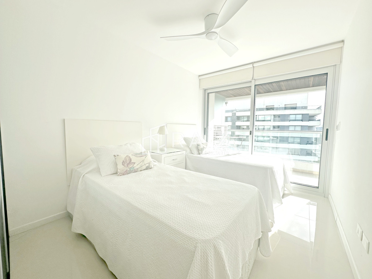 Apartamento ID.10849 - Icon Brava, 2 dorm, 2 baños, losa radiante, garaje, baulera.