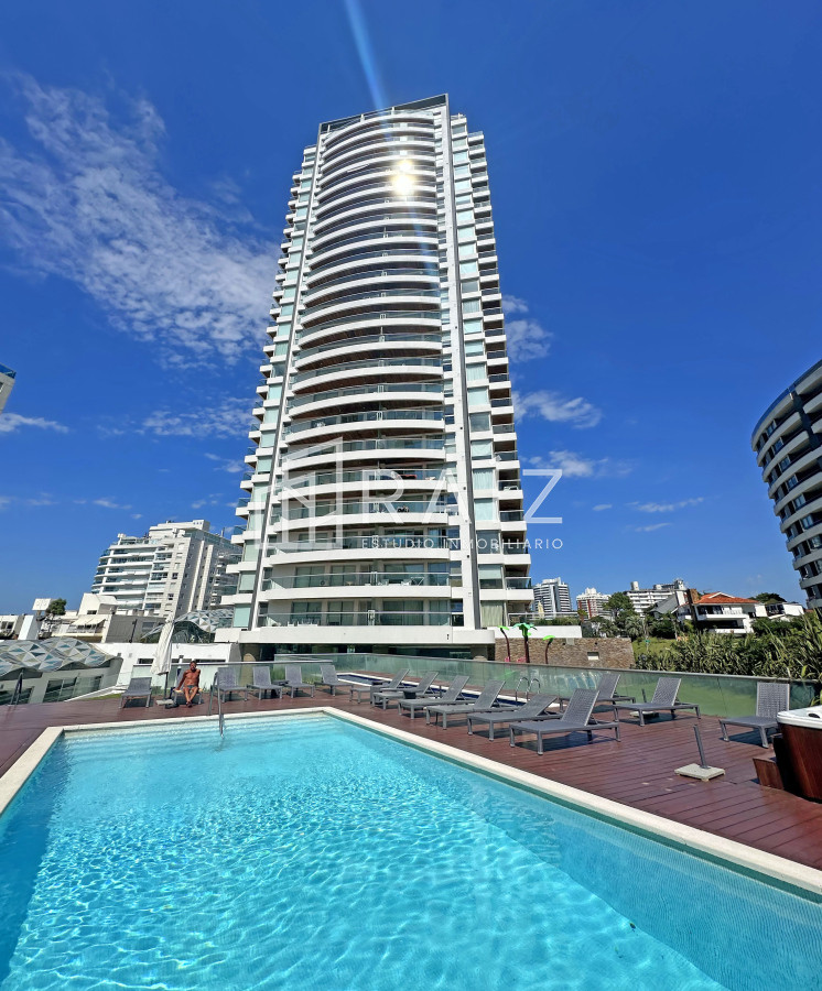 Apartamento ID.10849 - Icon Brava, 2 dorm, 2 baños, losa radiante, garaje, baulera.