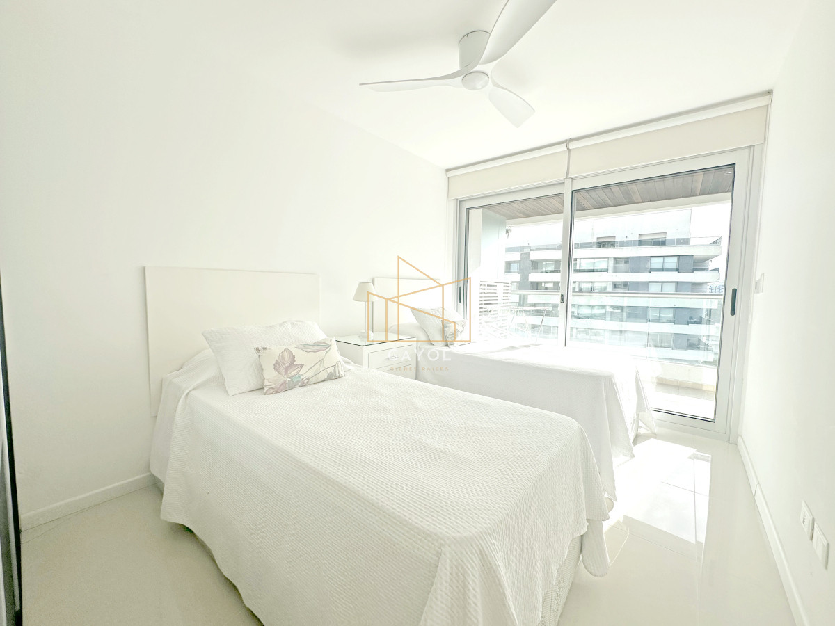 Apartamento ID.653 - Icon Brava, 2 dorm, 2 baños, losa radiante, garaje, baulera.