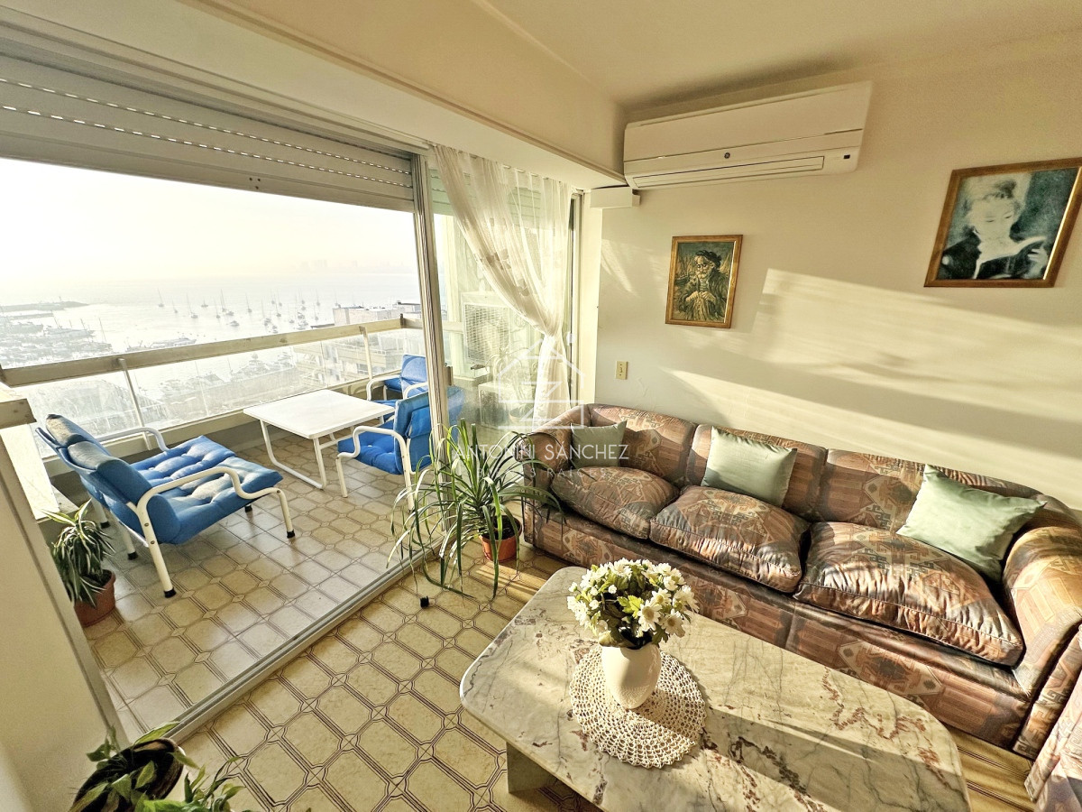 Apartamento ID.2359 - Orden de venta! Piso alto en el puerto con toda la vista. 