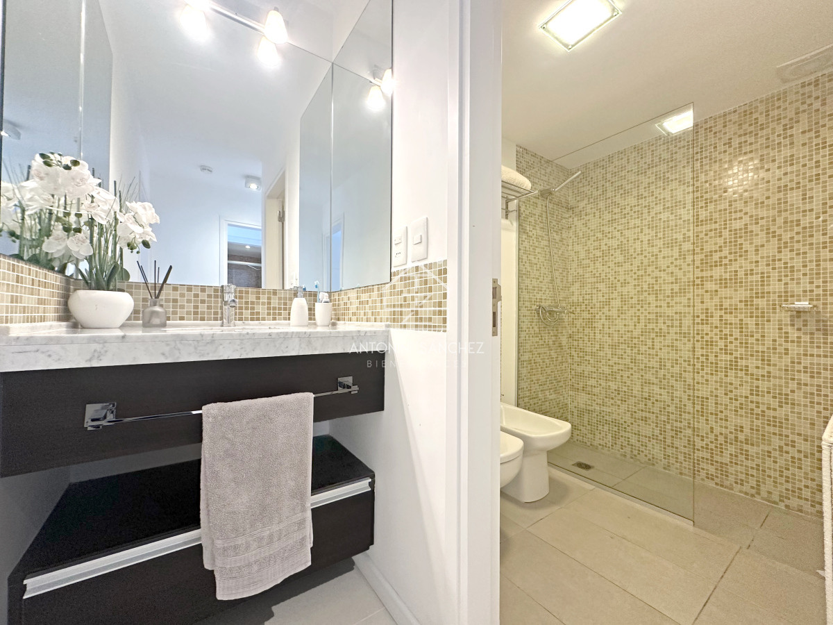 Apartamento ID.2362 - Brava, piso alto, 2 dorm, losa radiante. Full amenities.