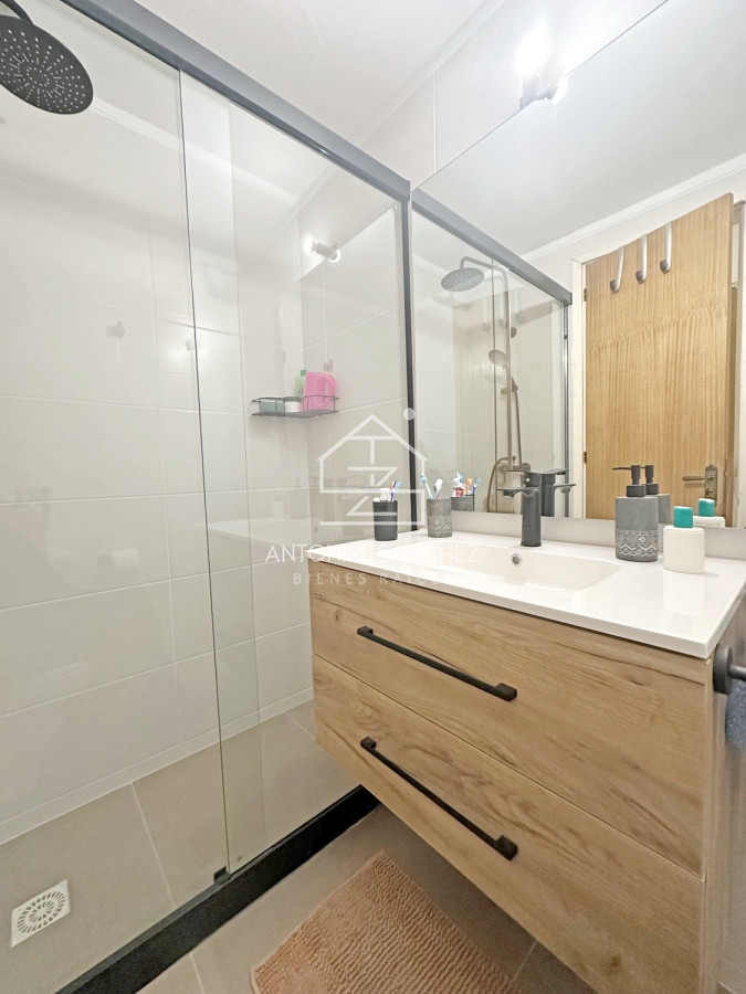 Apartamento ID.2363 - REBAJADO!! Dúplex con barbacoa propia. 3 dorm. Garaje, mucamas. Bajos gastos.